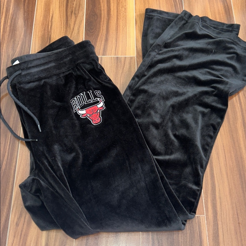 Medium NBA Chicago Bulls velour sweatpants black